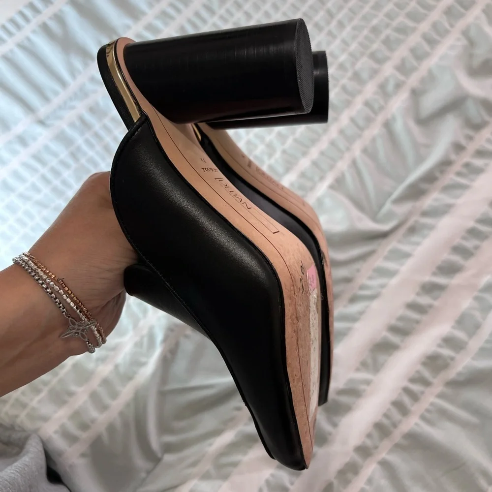 Delta Black Women's Heeled Mules size 7M